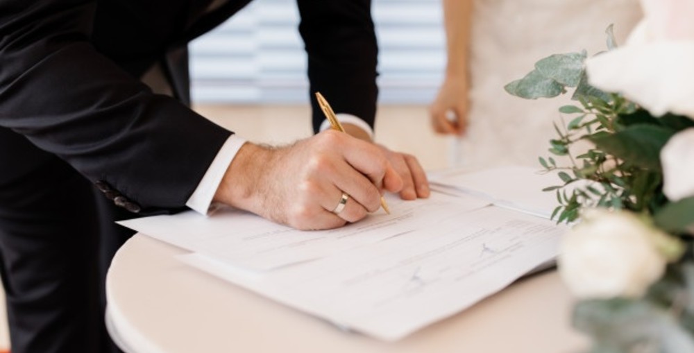 Hombre se casa cuatro veces en un mes para tener más vacaciones pagadas