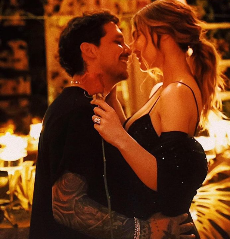 Afirman que Christian Nodal sacó el anillo de Belinda a pagos