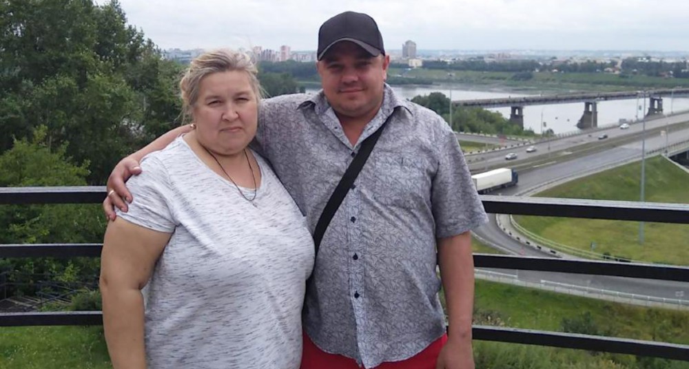 Mujer mata a su esposo al sentarse encima de su cara