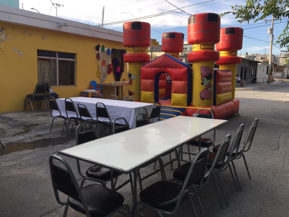 Nadie fue la fiesta de sus hijos, lo publicó y extraños llegaron con regalos