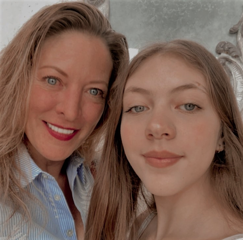 Ella es la hija de Andrea Noli y Jorge Salinas