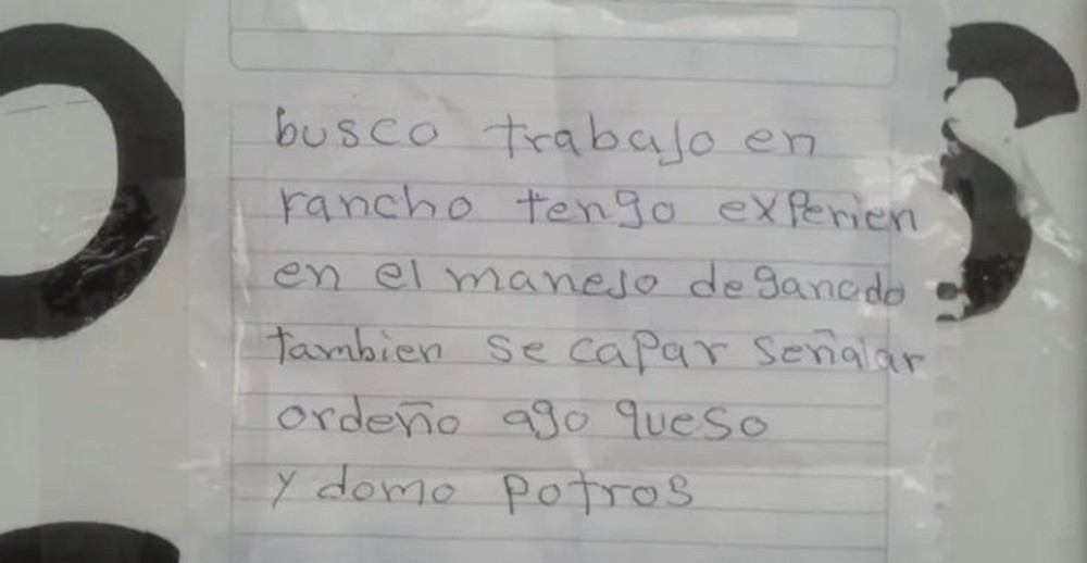 Escribe su CV a mano y lo pega en las calles; le llegan 30 ofertas