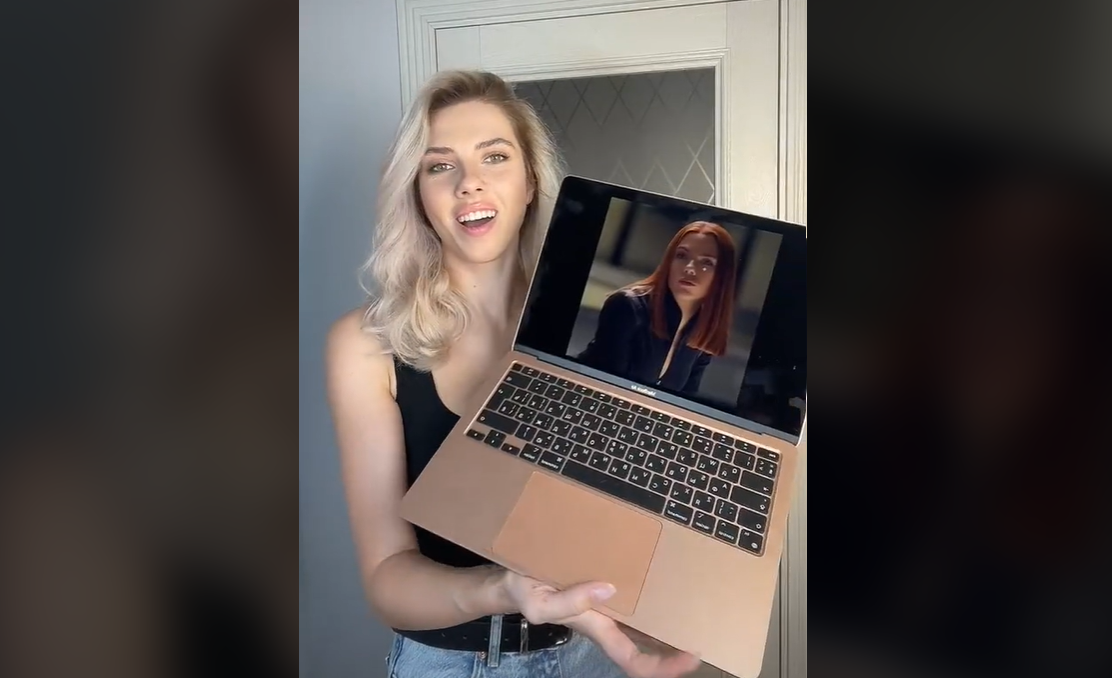 Joven se hace viral por su parecido con Scarlett Johansson