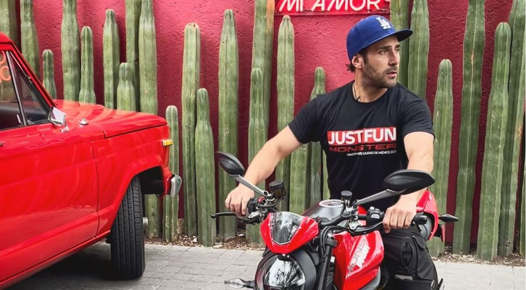 Actor de Televisa vende paletas de hielo para subsistir en la pandemia