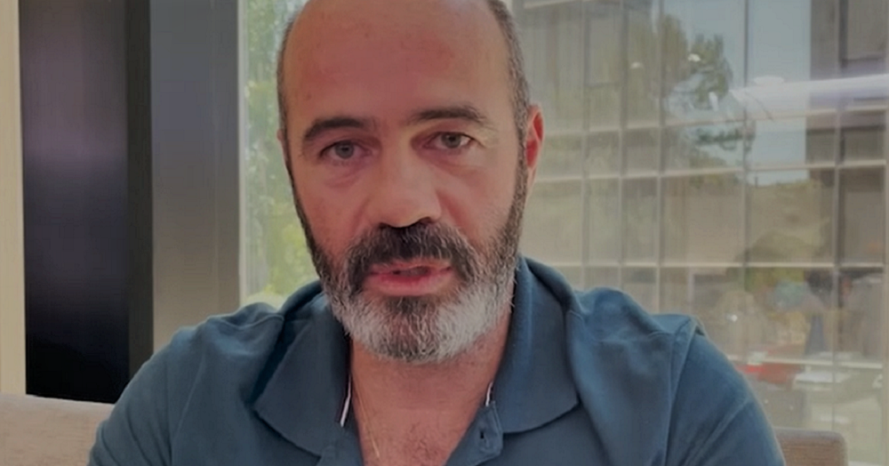 Escuela suspende a maestro por decir que solo existen dos sexos