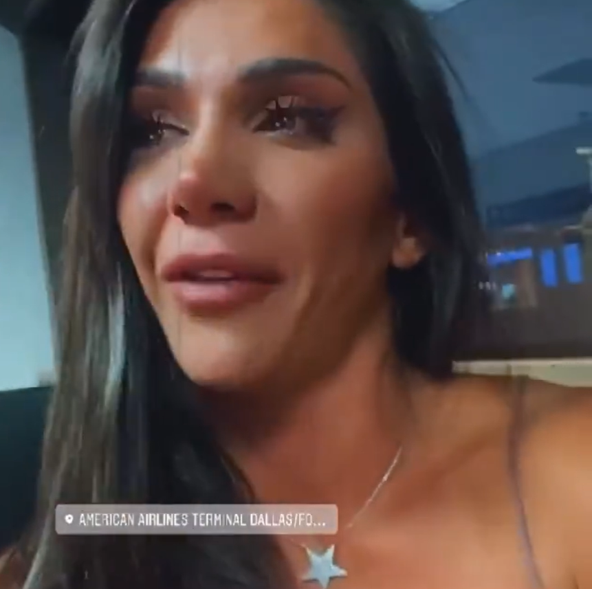 Le impiden a modelo subir a un avión por llevar "ropa ofensiva"