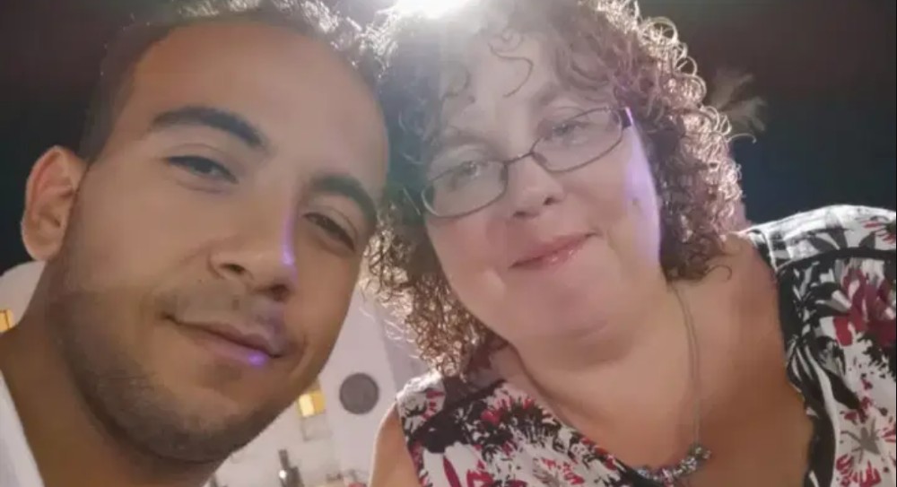 Estafa a su "sugar mommy" y la deja para casarse con otra