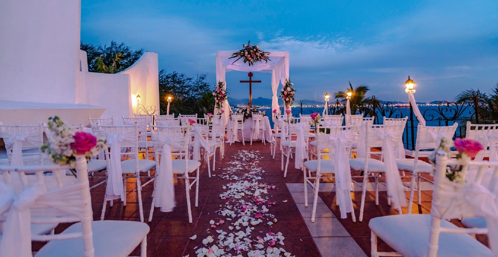 Recién casados les cobran 2 mil pesos a invitados que faltaron a la boda