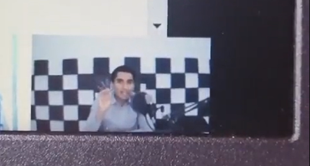 Maestro amenaza con sacar de la clase a alumnos que digan "compañere"