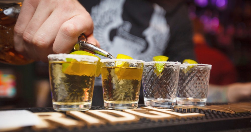 Demanda a un bar por emborracharlo y tendrán que pagarle 110 mdp