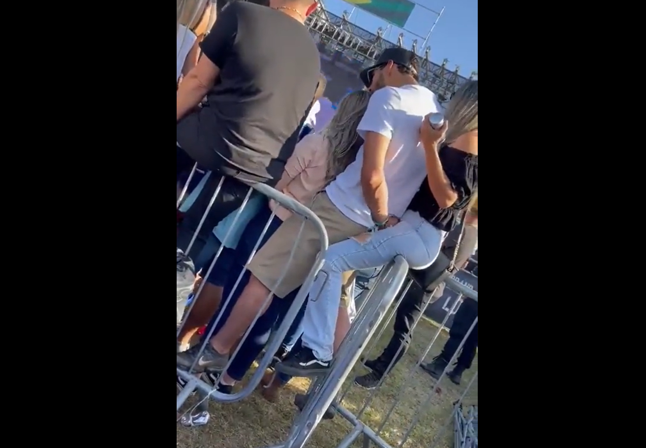 Captan a un hombre engañando a su novia con su suegra