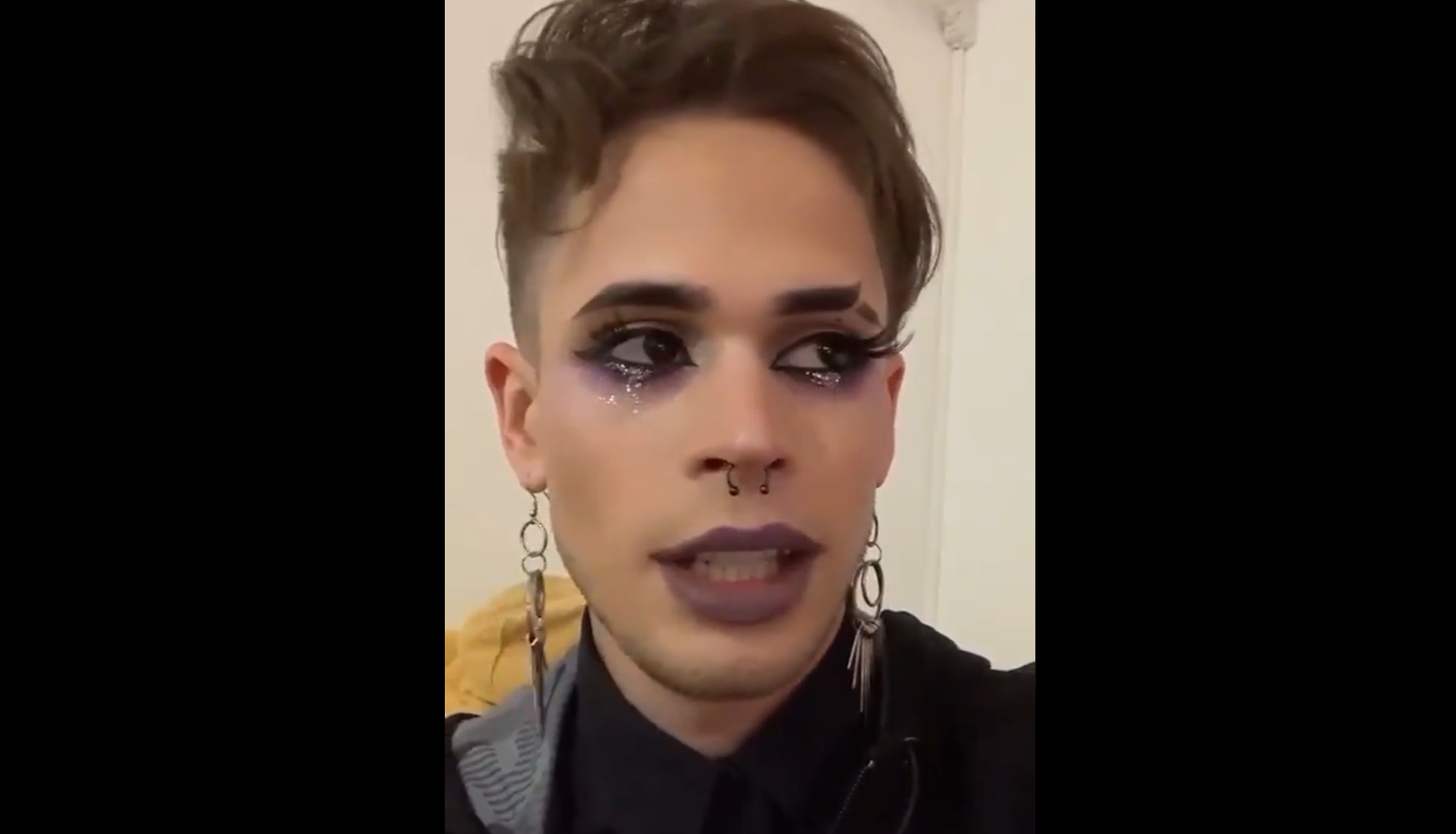 Joven denuncia que no lo dejaron entrar a un bar por ir maquillado