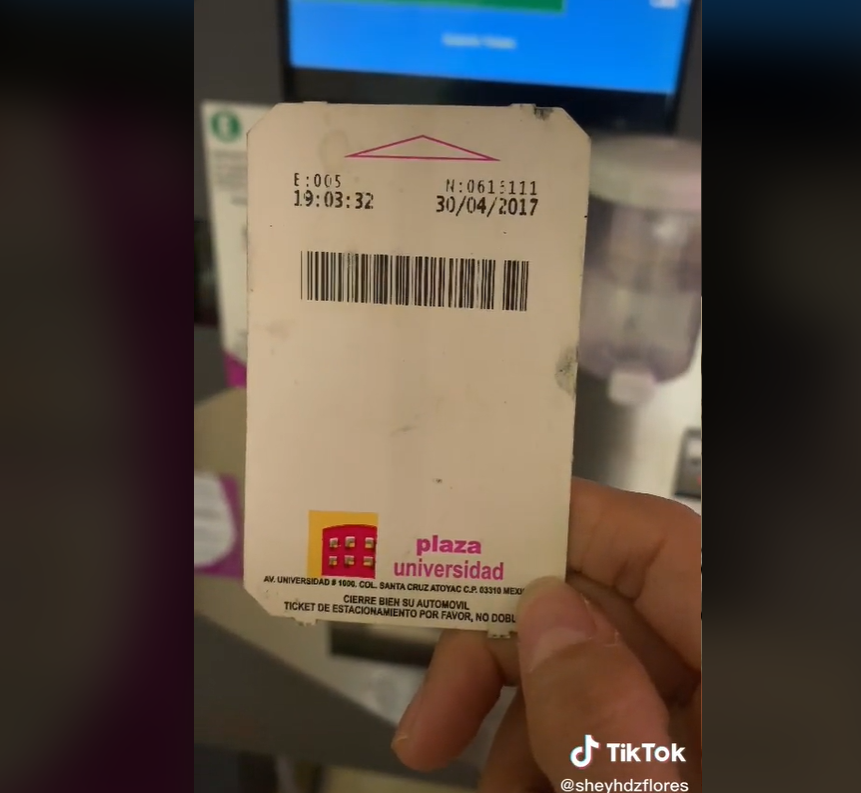 Intenta pagar un boleto de estacionamiento de 2017 y debía 726 mil pesos