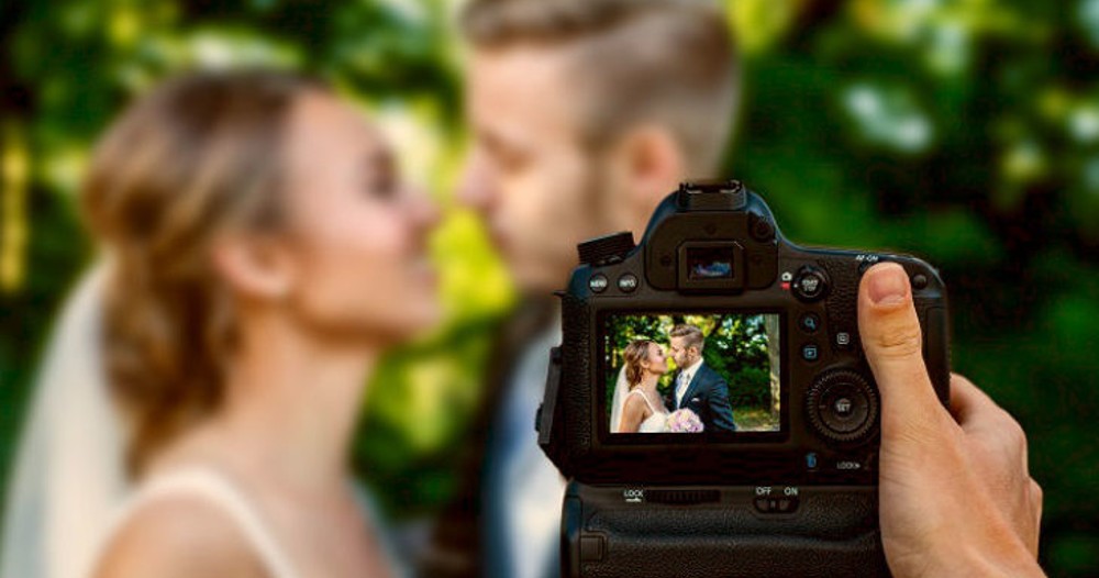 Fotógrafa borra las fotos de una boda por no dejarla sentarse a comer