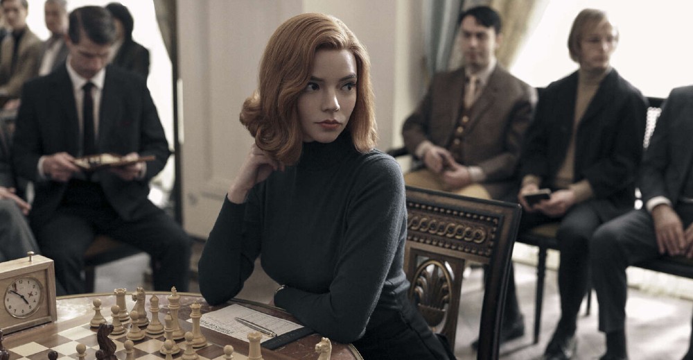 Demandan a Netflix por comentario sexista en la serie Gambito de dama