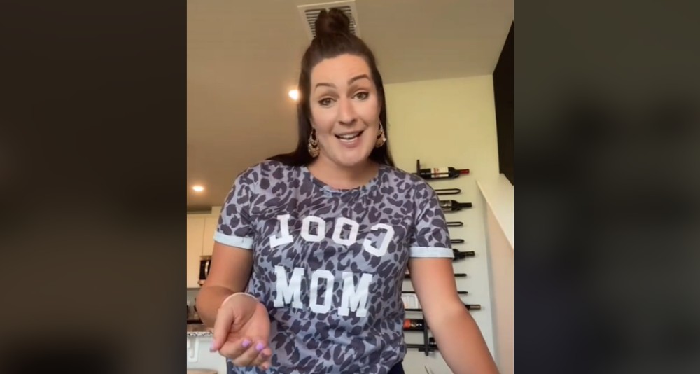 Mamá causa polémica por cobrarle una renta a su hijo de 7 años