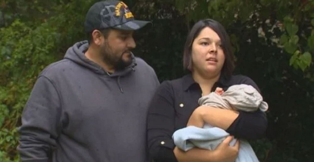 Corren a mujer de restaurante por amamantar a su bebé