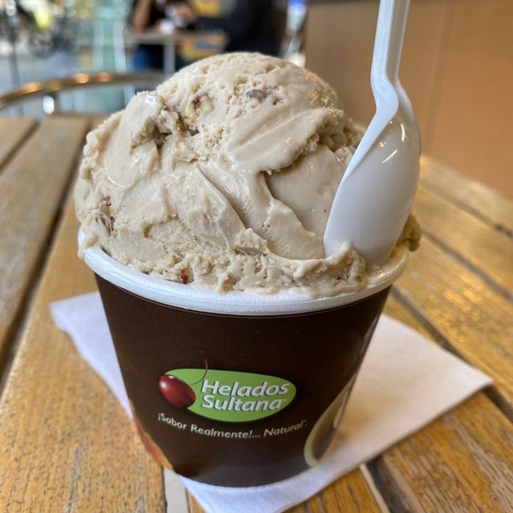 Acusan a heladería de quedarse con el cambio de joven con síndrome de Down