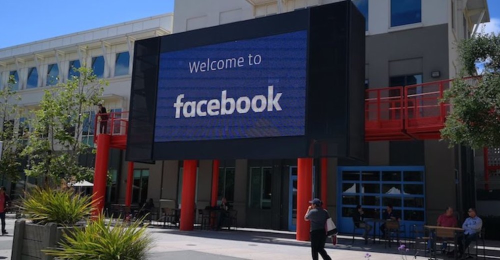 Empleados de FB se quedan afuera de la empresa por fallas en sus credenciales