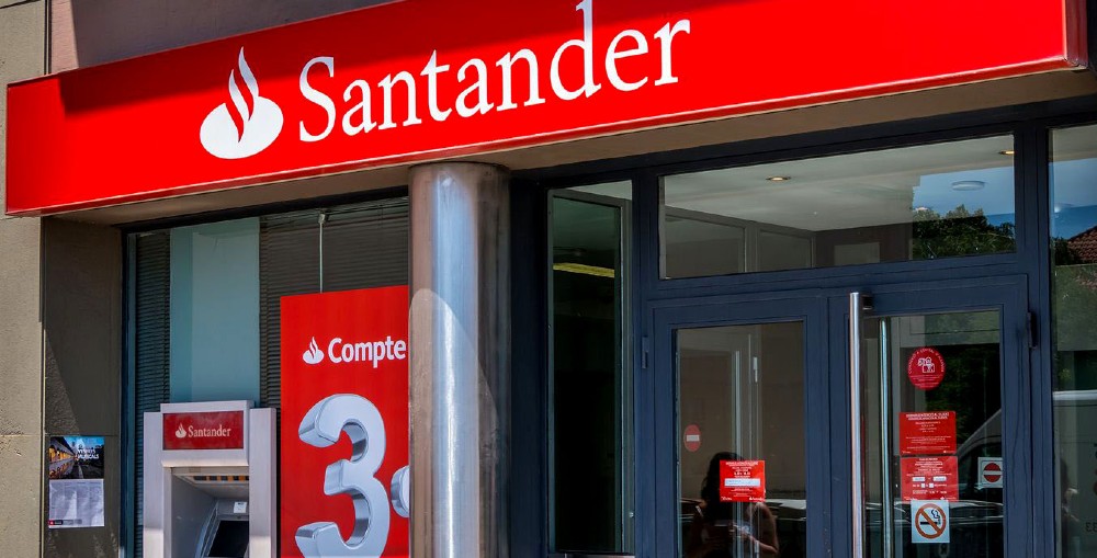 Clienta gana demanda a Santander y deberán regresarle más de 70 mil pesos