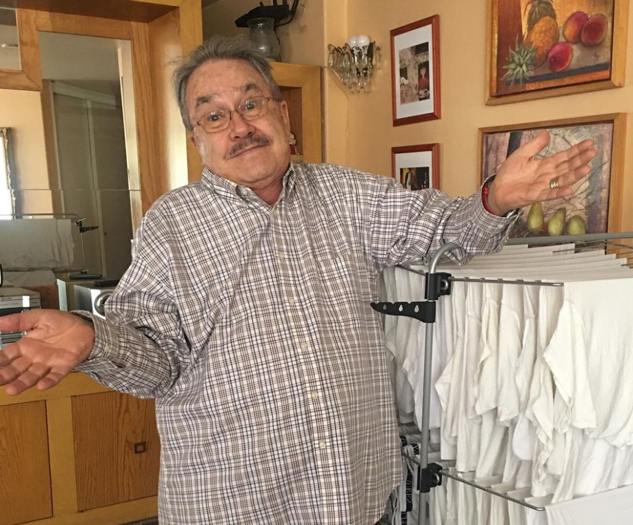 Pedrito Sola llama "abuelitas" a Hayek y Jolie por su papel en Eternals