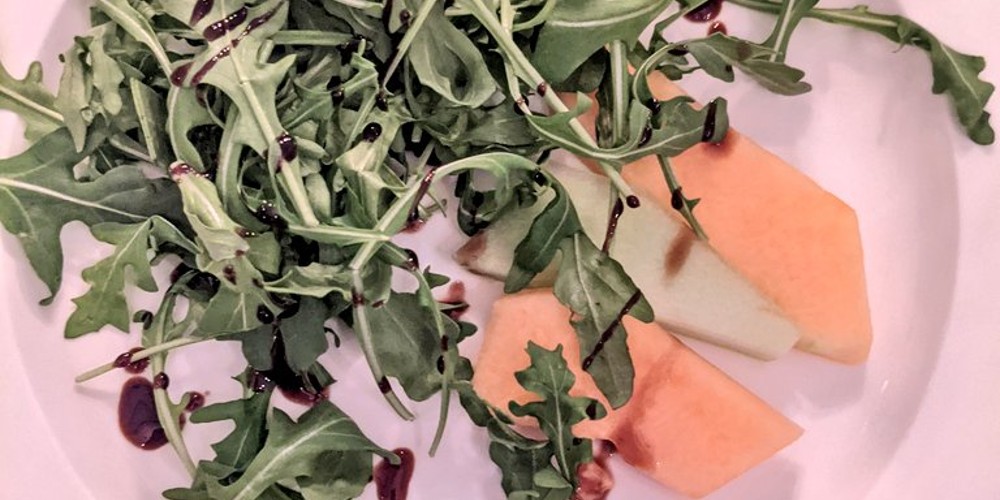 Invitada se queja de platillo vegano en una boda; se quedó con hambre