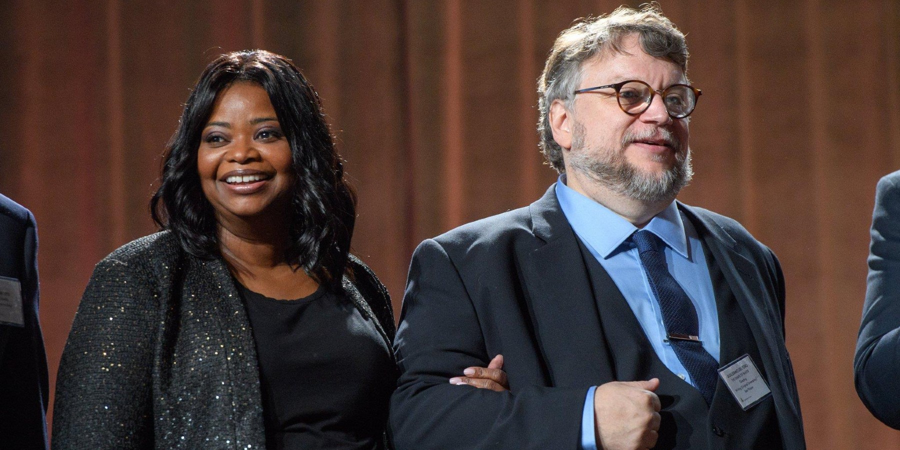 Del Toro se ofreció a pagarles el hotel, pero la CONADE respondió a los pocos minutos en la red social, donde señalaron que ya habían arreglado el problema. 