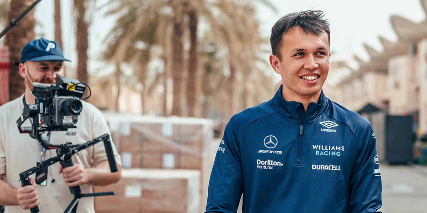 Tras un año de ausencia, Alex Albon regresa a la parrilla de F1 con el objetivo de ganar más experiencia y con la esperanza de regresar a Red Bull; consiguió 197 puntos y dos podios en las primeras dos temporadas que compitió (2019 y 2020). 