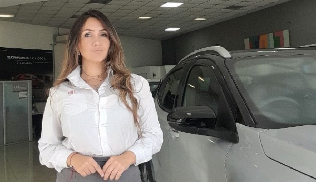 Ella es la vendedora de autos que triunfa en TikTok