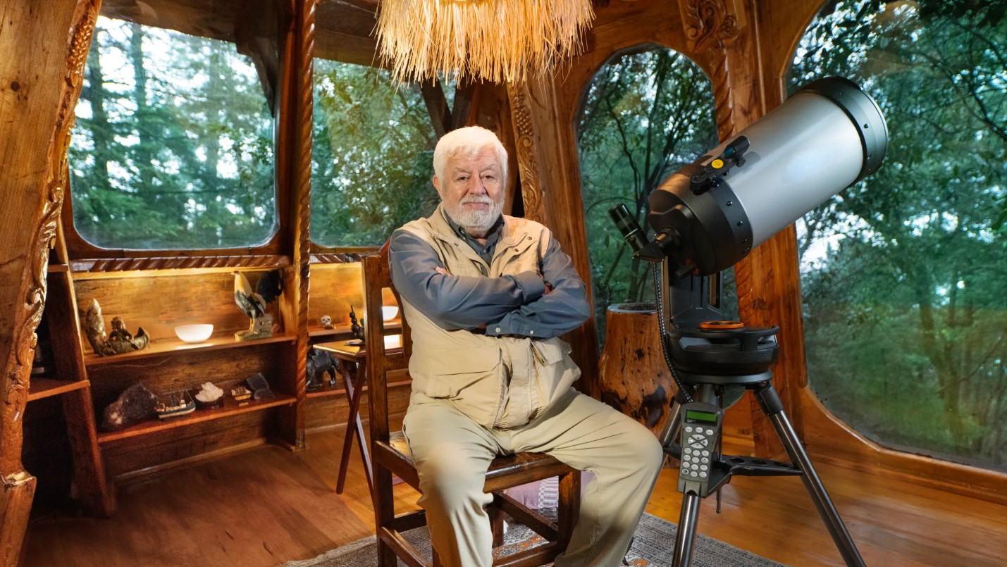 Así es la extravagante casa de Jaime Maussan