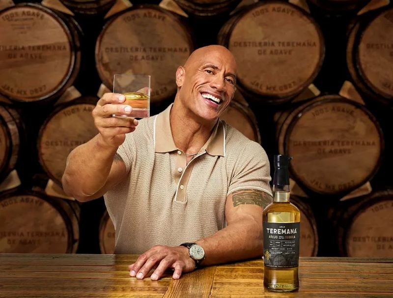 Famosos que tienen su propia marca de mezcal o tequila