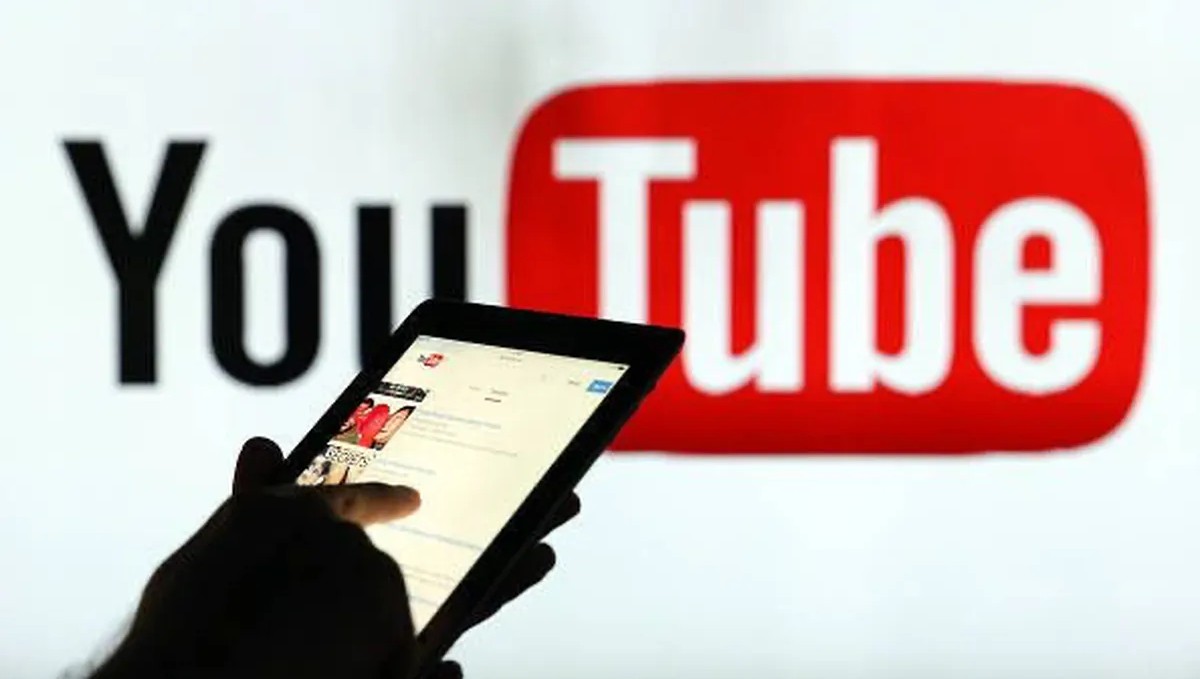 El truco para ver videos de YouTube sin anuncios y con la pantalla bloqueada en el celular