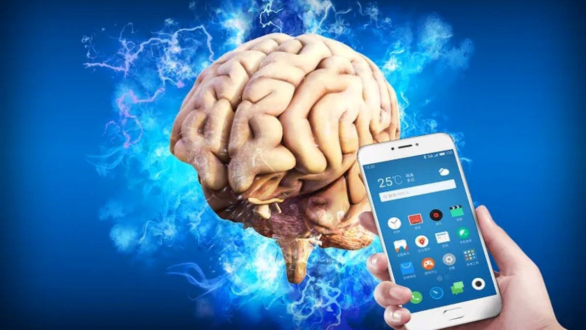 El mal hábito al despertarte que está provocando un efecto nocivo en tu cerebro