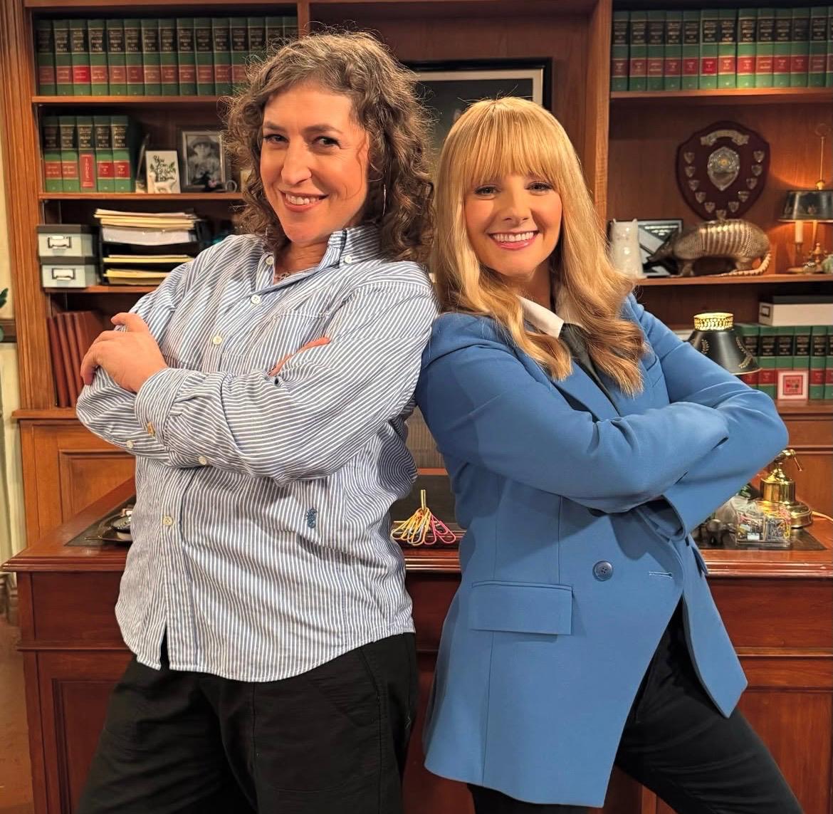En 2023 regresó a un papel protagónico en televisión con la serie "Night Court", en la que interpreta a la jueza Abby Stone, retomando un formato de comedia clásica.