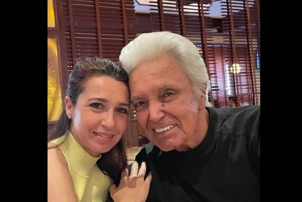 Ahora tiene 86 años y está casado con una mujer llamada Elisabeth Ranea, quien es 43 años menor que él.