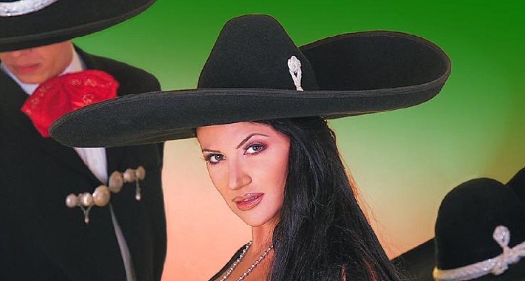 En 1995 protagonizó junto a José José la película "Perdóname todo", considerada el último largometraje estelar del cantante. Ambos también grabaron la canción "Te quiero así" para la banda sonora.