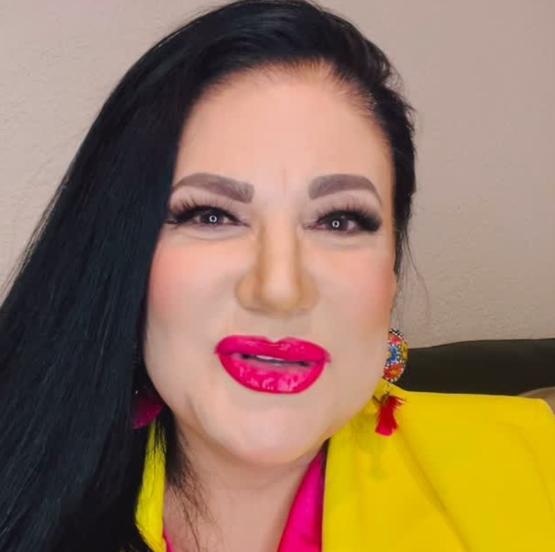 Aunque no es partidaria de las cirugías estéticas, la cantante ha declarado que usa bótox y colágeno para mantener la piel con menos arrugas y cuidar su imagen.