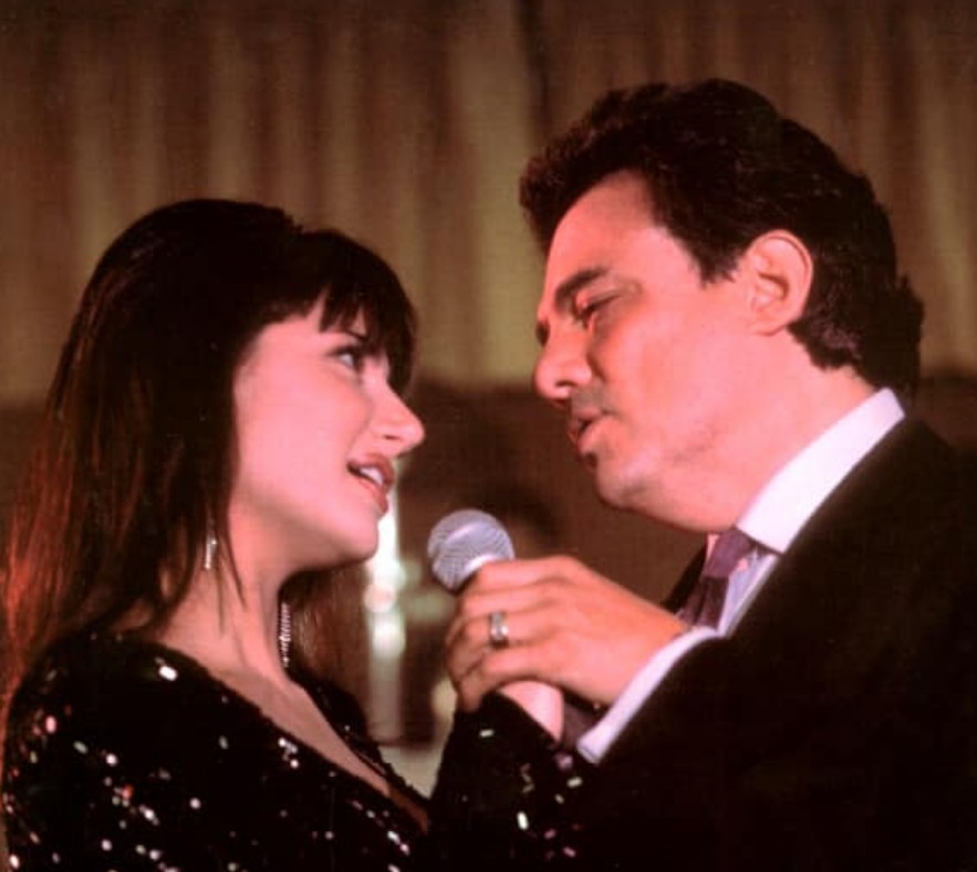 Posteriormente, también obtuvo papeles antagónicos en producciones como "Tal como somos" y "Tiempo de amar", con lo que amplió su presencia en la televisión mexicana.