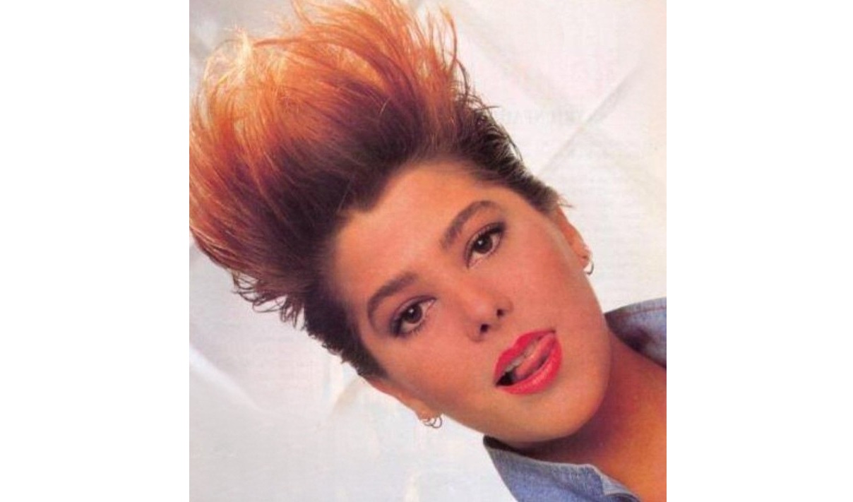 Con el éxito de "Eternamente bella" y otros discos de los años noventa, se consolidó como una de las máximas representantes del rock femenino en español.