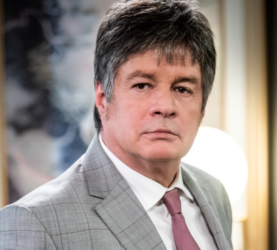 Ahora tiene 72 años, ha trabajado como productor y director. También continúa con su carrera como actor y ha participado en telenovelas como "Imperio de Mentiras" y "Falsa Identidad".