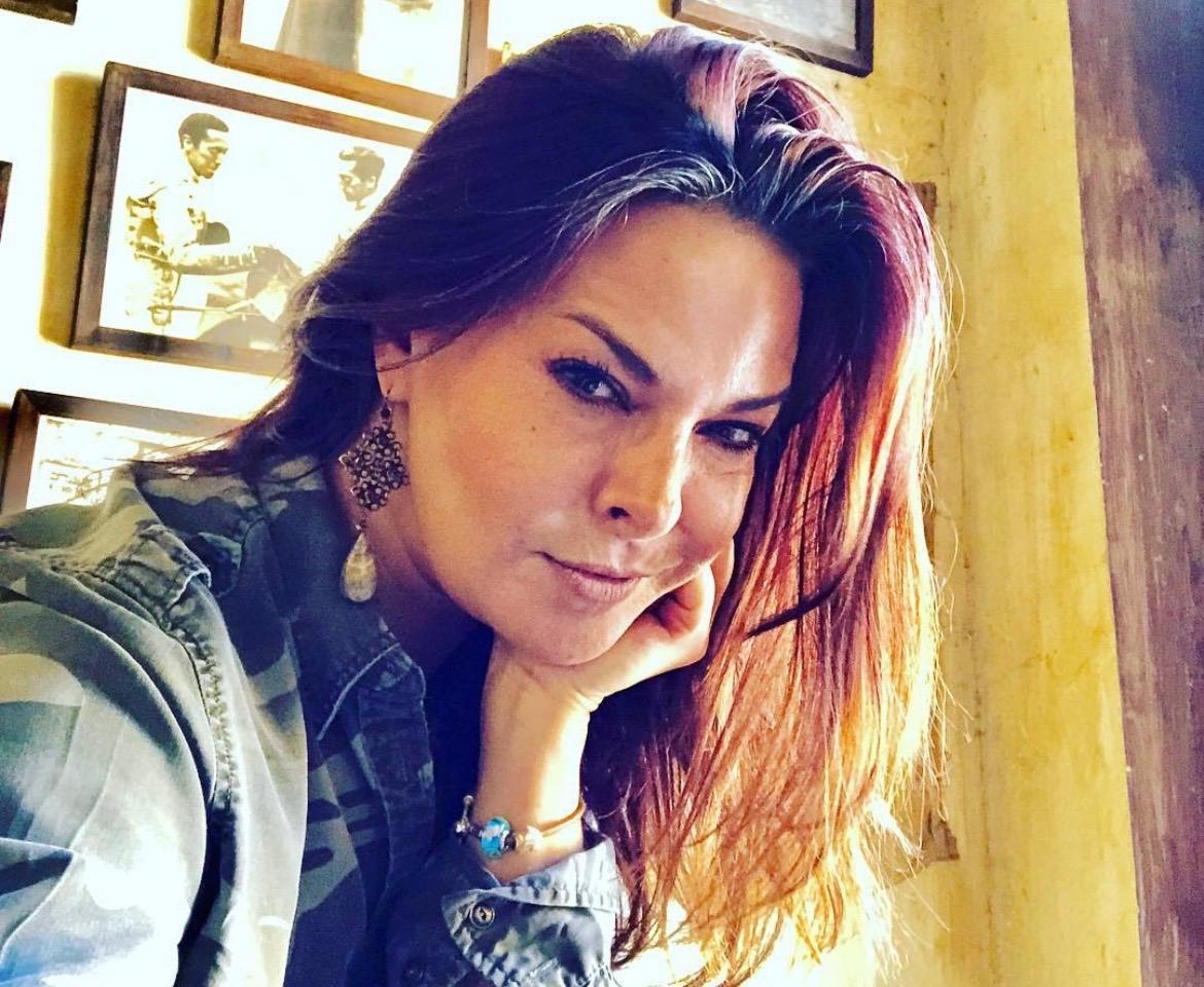 En el ámbito de la actuación, participó en la radionovela "Nos vamos de vacaciones" a finales de los años 80, junto con figuras como Alejandra Guzmán, Sasha Sokol, Charlie Massó y Héctor Suárez Gomís.