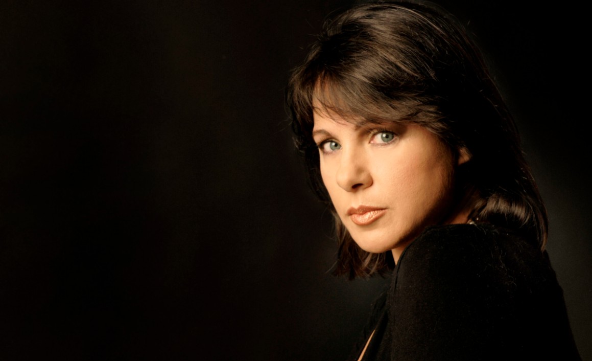 En el ámbito personal, en el año 2000 contrajo matrimonio con el etnólogo José Manuel del Val Blanco, con quien compartió varios años de vida hasta su fallecimiento en 2023.