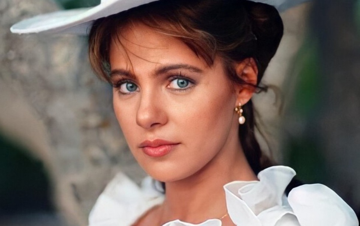 Ana Colchero fue una de las actrices más destacadas de la televisión mexicana en los años 90, reconocida por su presencia en melodramas y considerada uno de los rostros más atractivos de la pantalla chica.