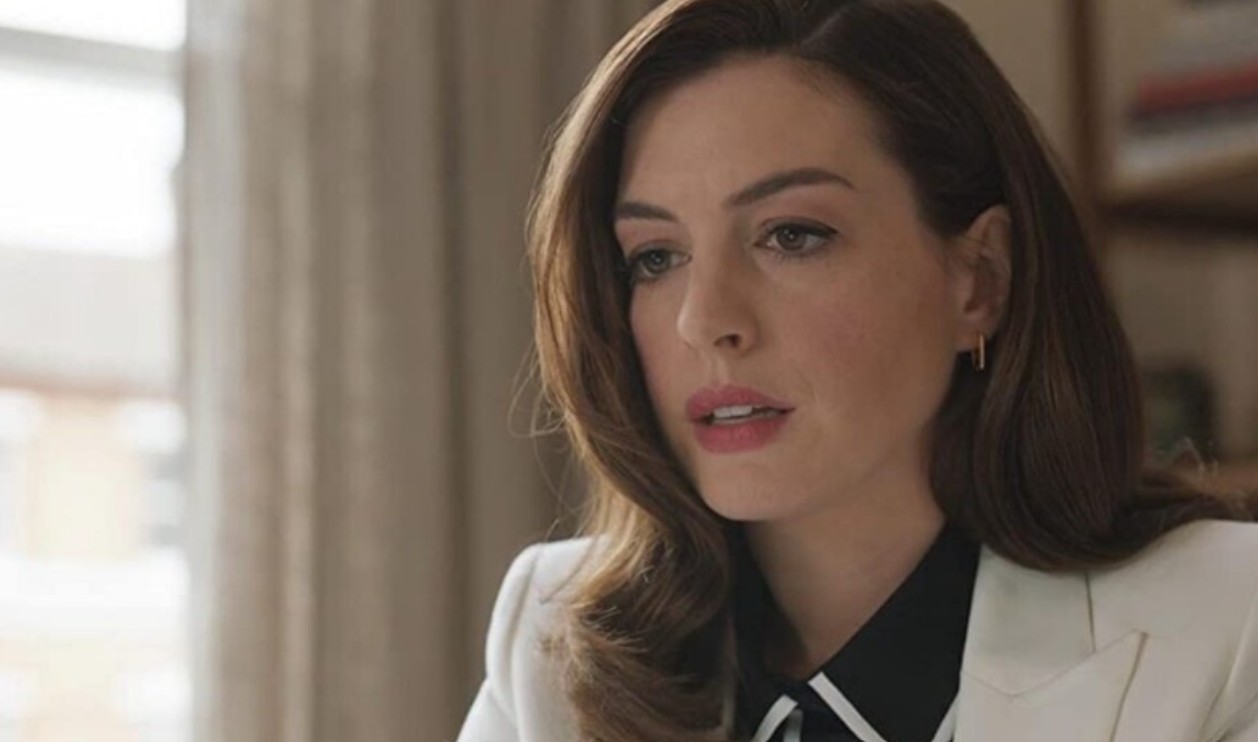 Cremas y sérums nutritivos: Complementa su rutina con productos humectantes y reparadores que ayudan a reforzar la barrera cutánea, mantener suavidad y dar ese efecto jugoso que caracteriza su piel.