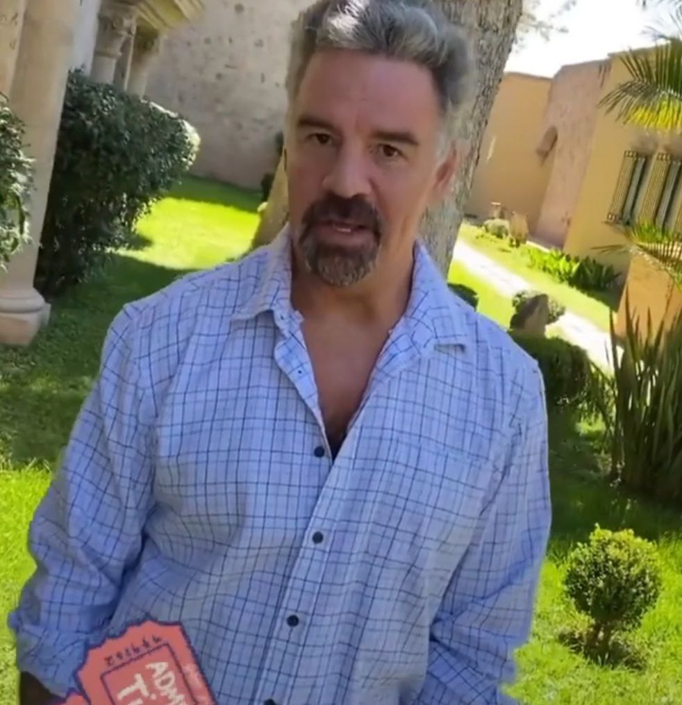 Ahora tiene 64 años, es padre de una hija y ha trabajado en telenovelas como "La candidata", "Prohibido amar" y "Mientras haya vida".