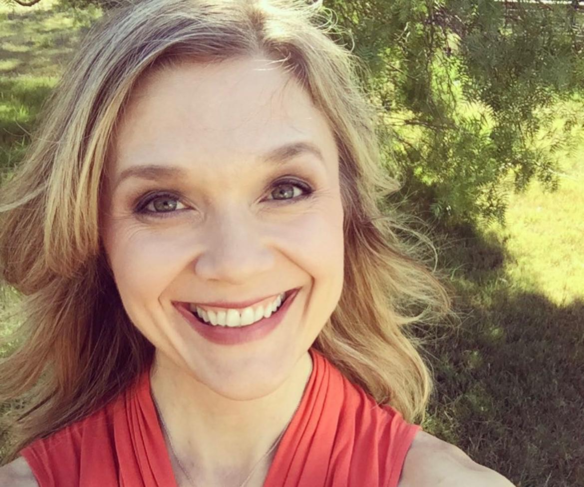 Con el paso de los años se consolidó como pintora profesional, abriendo una galería de arte en Portland y exhibiendo su obra en distintos espacios.