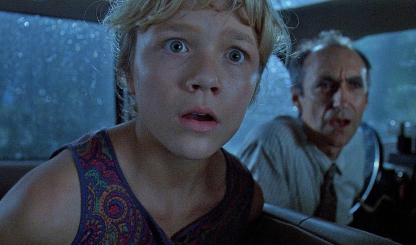 En la historia, Lex Murphy y su hermano Tim son nietos de John Hammond, el gerente del parque. Gracias a eso, les permiten unirse a Alan Grant y Ellie Sattler para recorrer el parque de dinosaurios antes de su apertura al público.