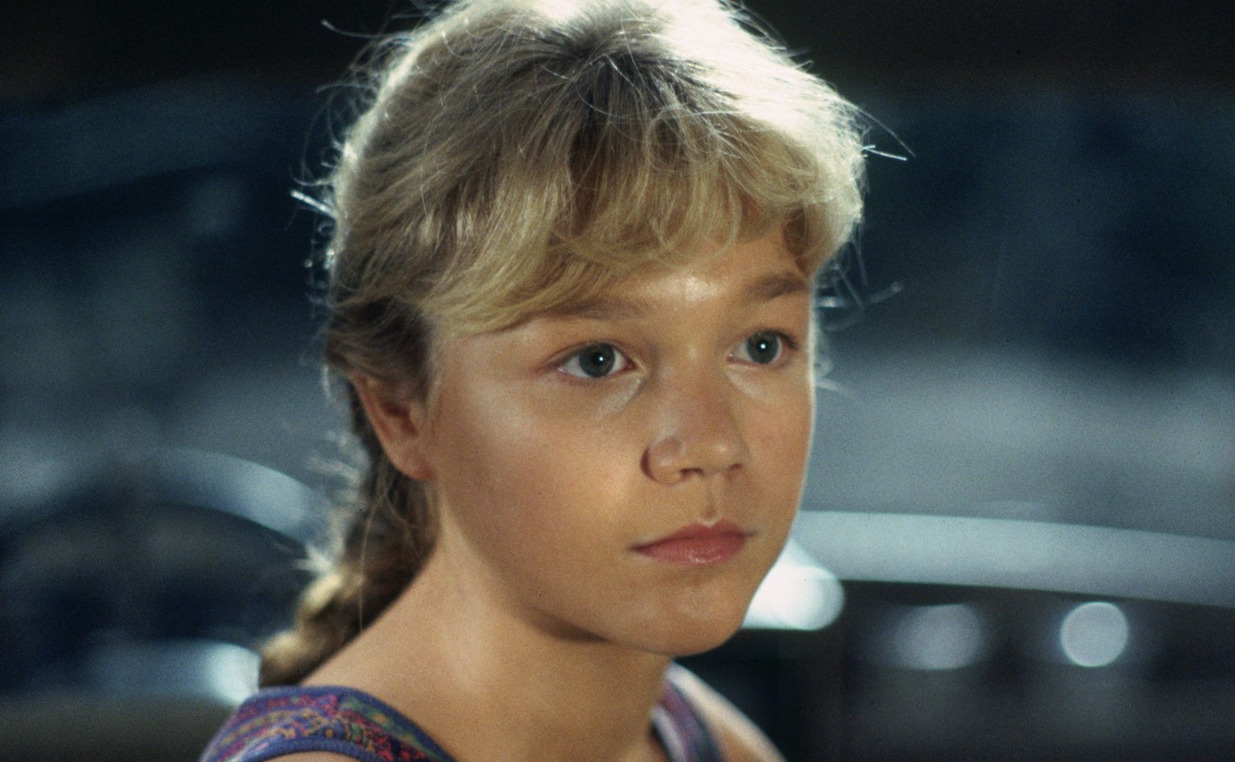 Ariana Richards fue una popular actriz de los años 90, recordada por su participación en "Jurassic Park", donde interpretó el personaje de Lex Murphy.
