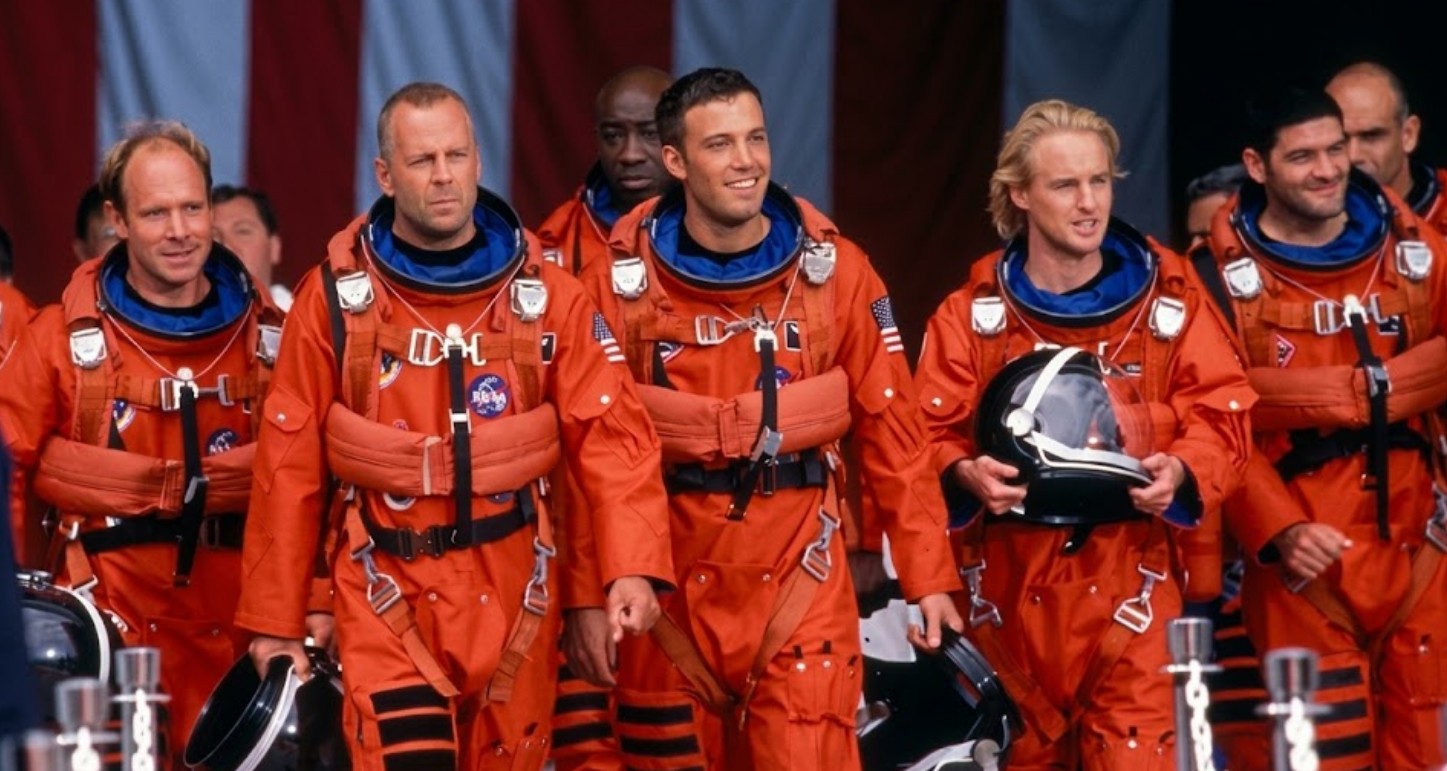 "Armageddon" fue una popular película de ciencia ficción de 1998 que sigue a un grupo de astronautas que intentan destruir un asteroide que podría extinguir a la humanidad. Para lograrlo, se dividen en dos grupos repartidos en dos transbordadores espaciales: el "Libertad" y el "Independencia". ¿Qué fue del elenco de "Armageddon" a 28 años del estreno?