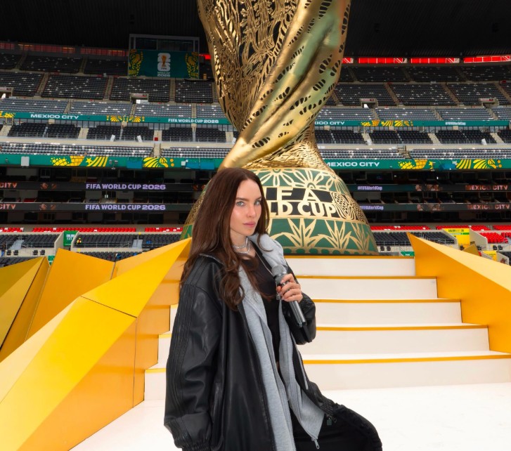 Belinda es otra artista española que lleva mucho tiempo viviendo en México y se considera mitad mexicana. Acudió con su familia al partido de México contra Ecuador, donde compartió palco con la familia de Miguel Bosé, y expresó en múltiples ocasiones su apoyo a la Selección Mexicana.